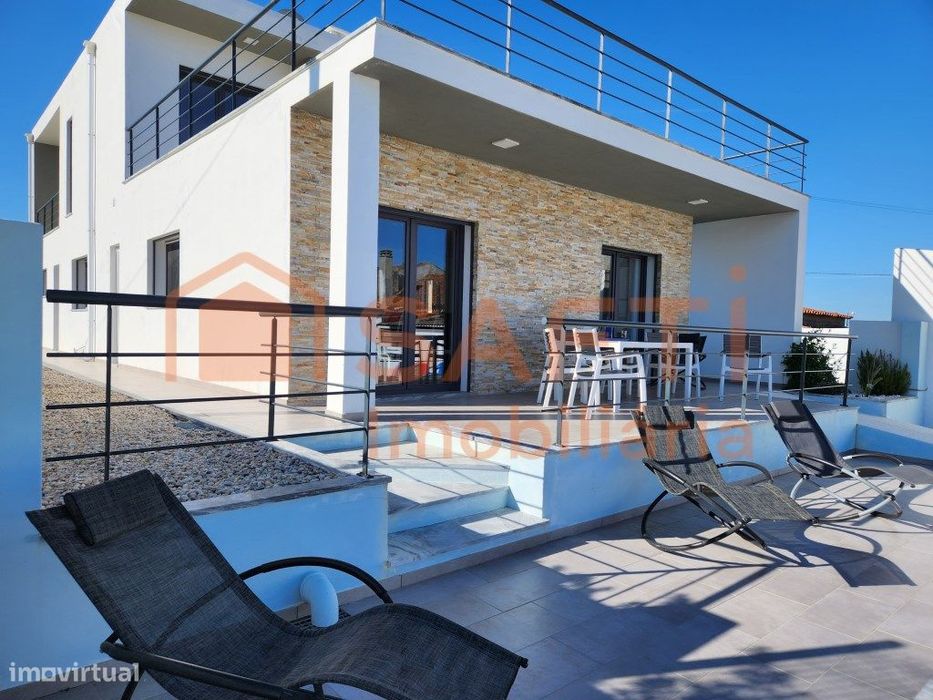 Moradia Moderna com Piscina em Maiorca Figueira da Foz