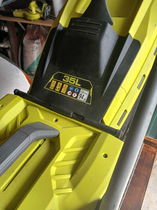 Corta relva Ryobi, sem fios, com pouco uso e duas baterias novas de 18v 4.0 ah e carregador