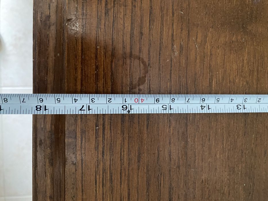 Vendo comoda em madeira maciça