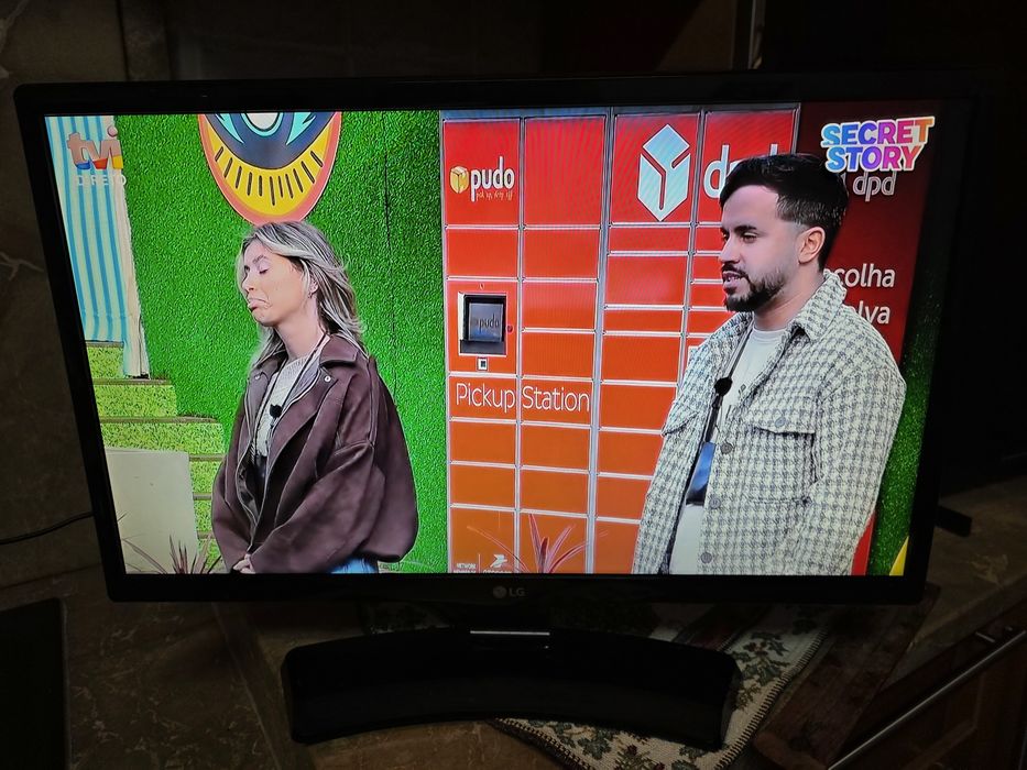 Vendo TV LG muito pouco usada  32 cms.Ideal para quarto de criança.