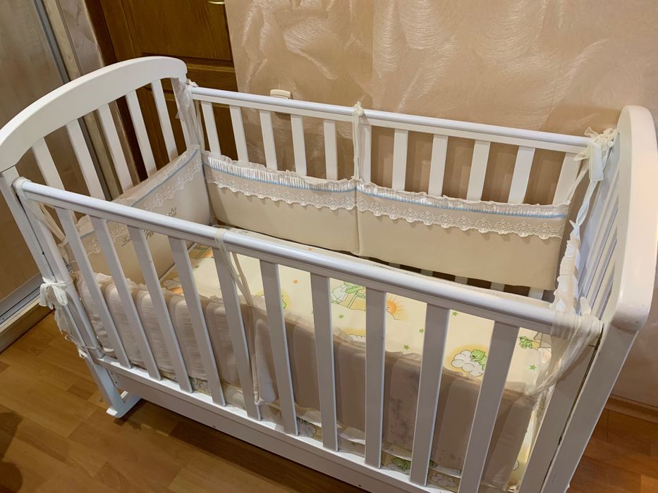 Дитяче ліжечко деревʼяне біле