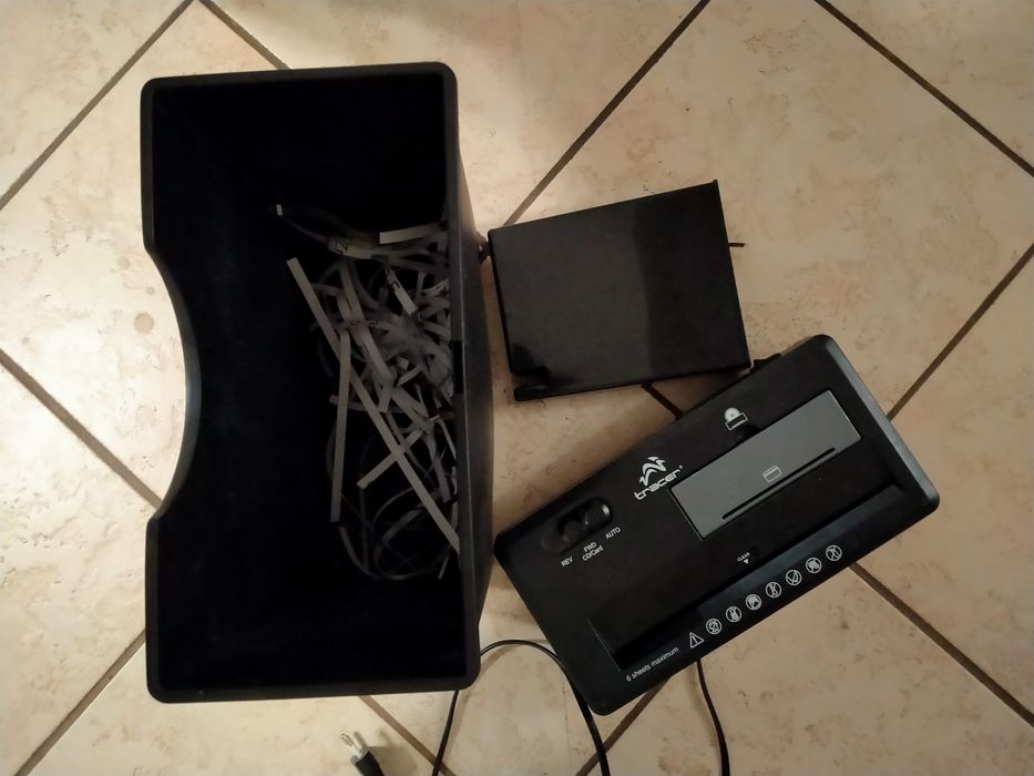 Niszczarka dokumentów i płyt cd