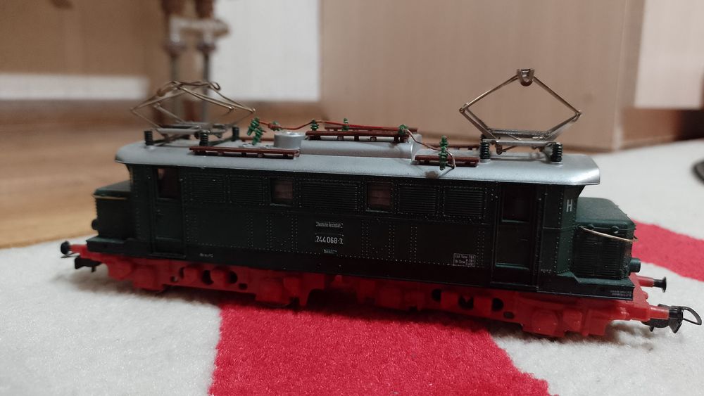 Lokomotywa Br244 skala H0 1:87