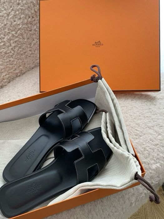 Капці Hermes.