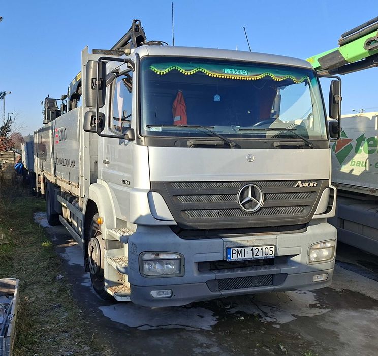 Mercedes-Benz Axor 1833 L  samochód ciężarowy z HDS Palfinger PK15001L