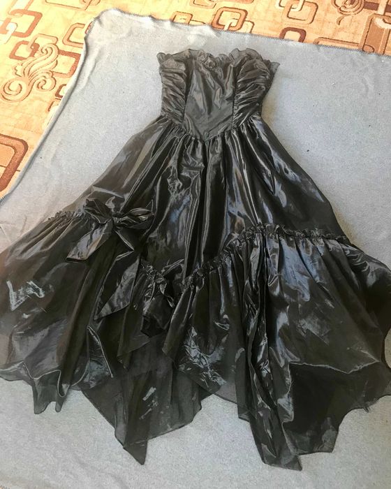 Платья нарядные женское на Новый год.