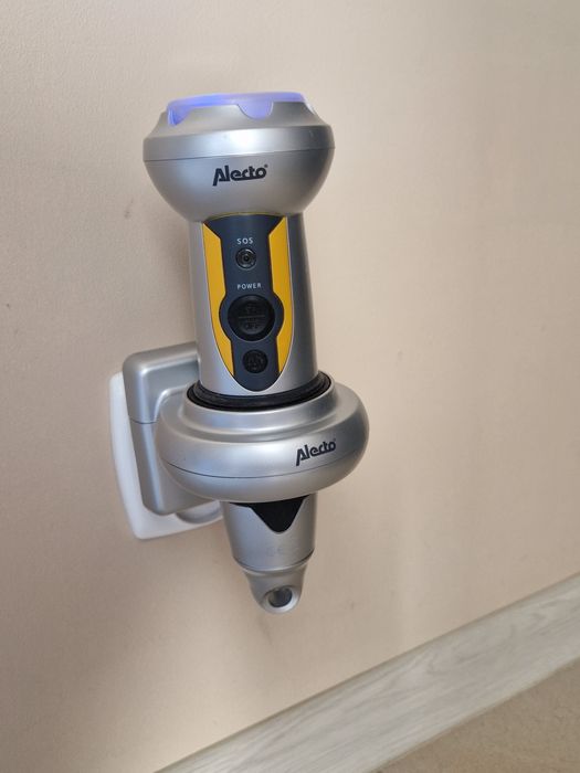 Latarka Led z adapterem do ładowania