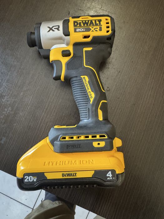 Dewalt wkrętarka DCF845 z akumulatorem.