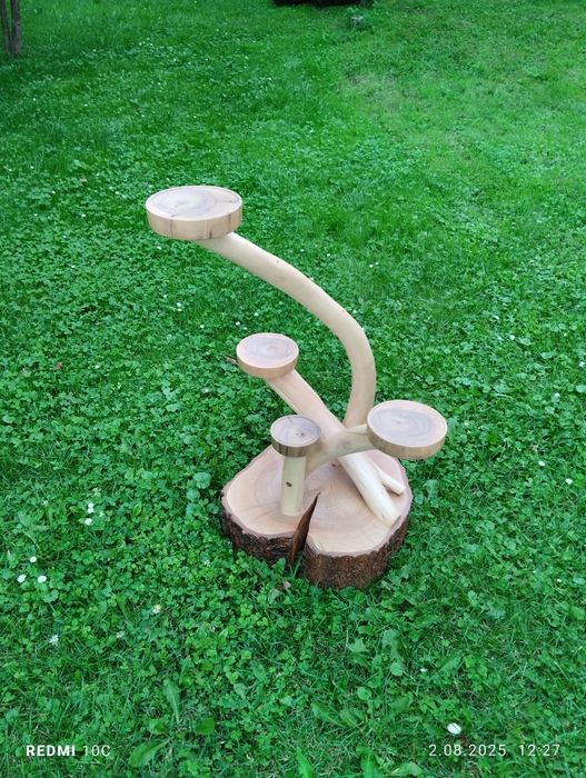 Kwietnik drewniany .