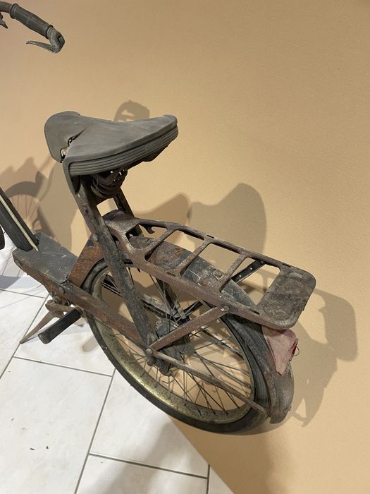 Duas velosolex uma dadora de peças e outra em fase de restauro avançad