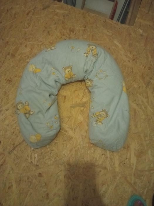 Rogal, banan poduszka do karmienia