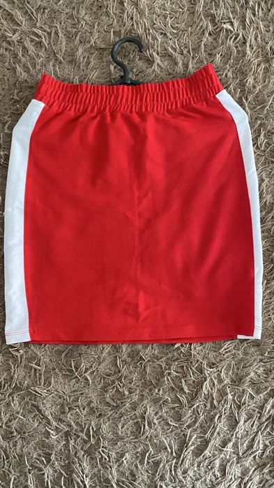 Юбка красная с белыми полосками