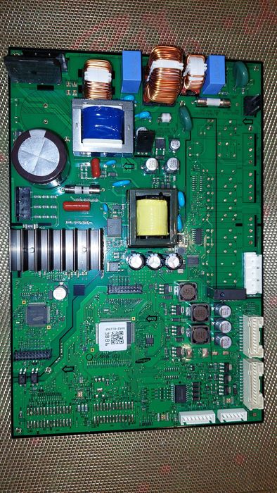 Półki i szuflady balkonik plyta agregat do lodówki Samsung RS66A8100S9