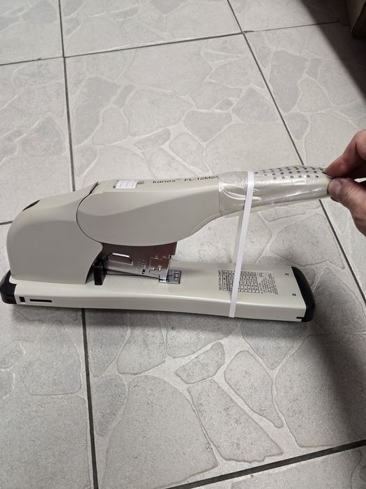 Mega zszywacz Kanex FL 12M24 do dużej ilości kartek