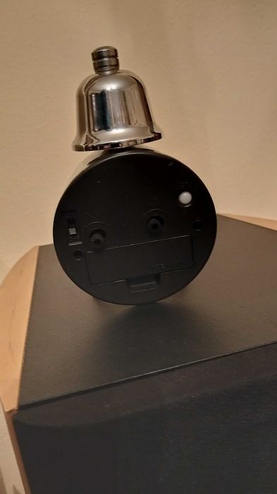 relógio despertador com luz