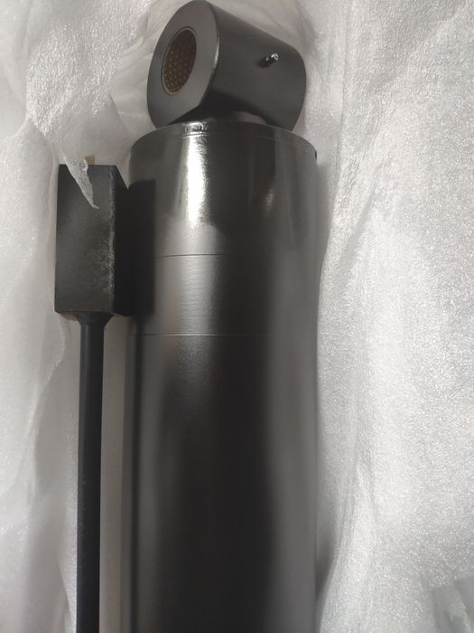 Циліндр гідравлічний (гідроциліндр) на навантажувач Manitou (Маніту)