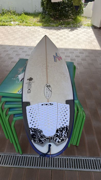 Prancha Surf 5’10 John Carper SD3 + Quilhas FCS + Capa FCS