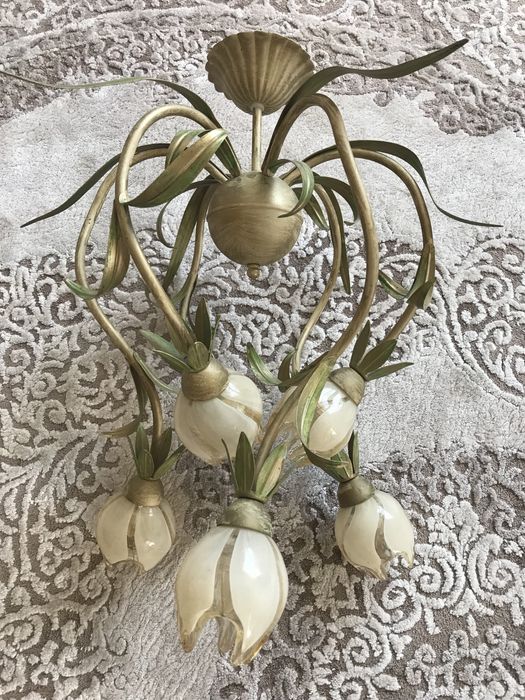 Продам люстру