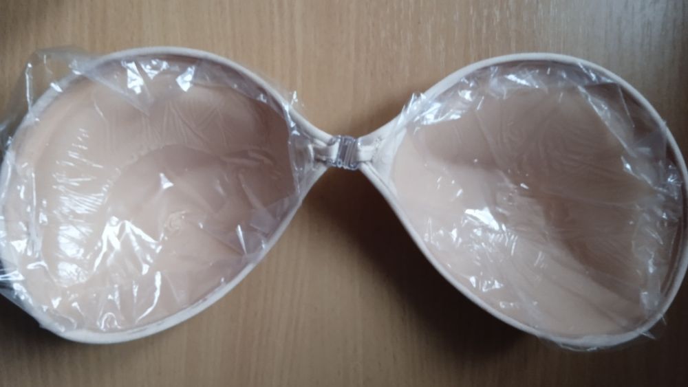 Бюст без брителів, С