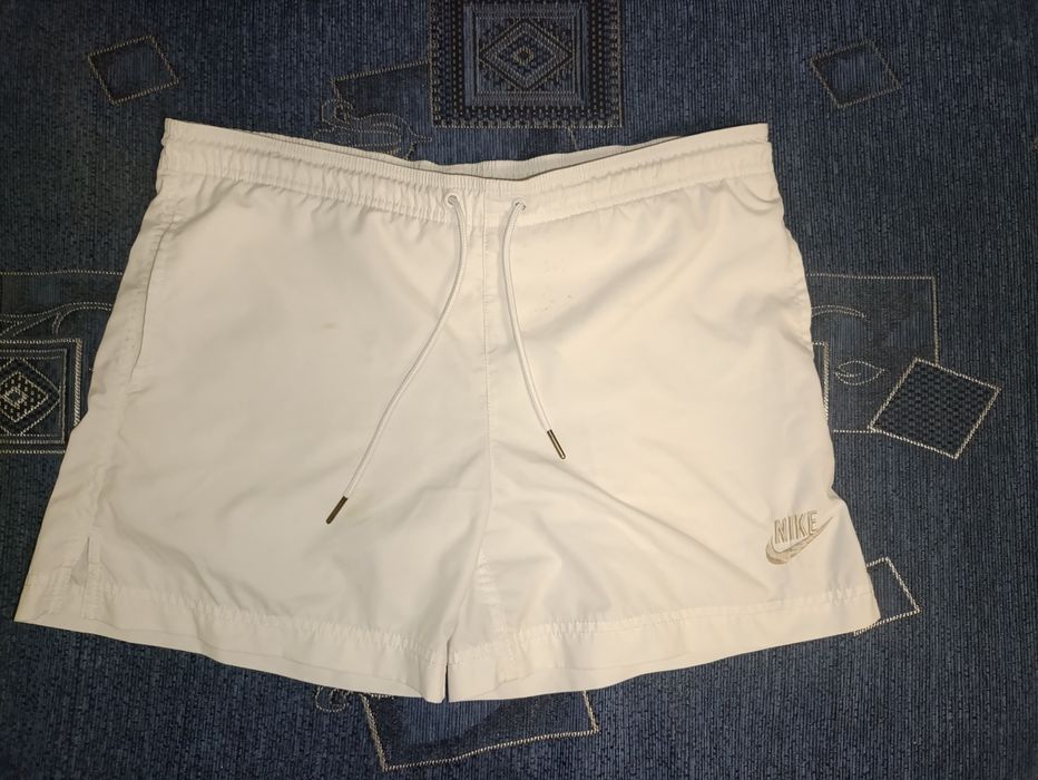 Продам шорти найк білі