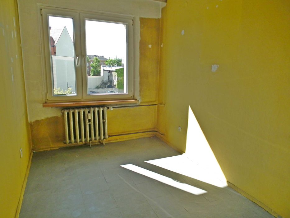 trzypokojowe z balkonem- ścisłe centrum blisko Sądu