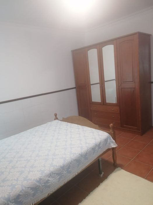 Aluga Andar de Moradia