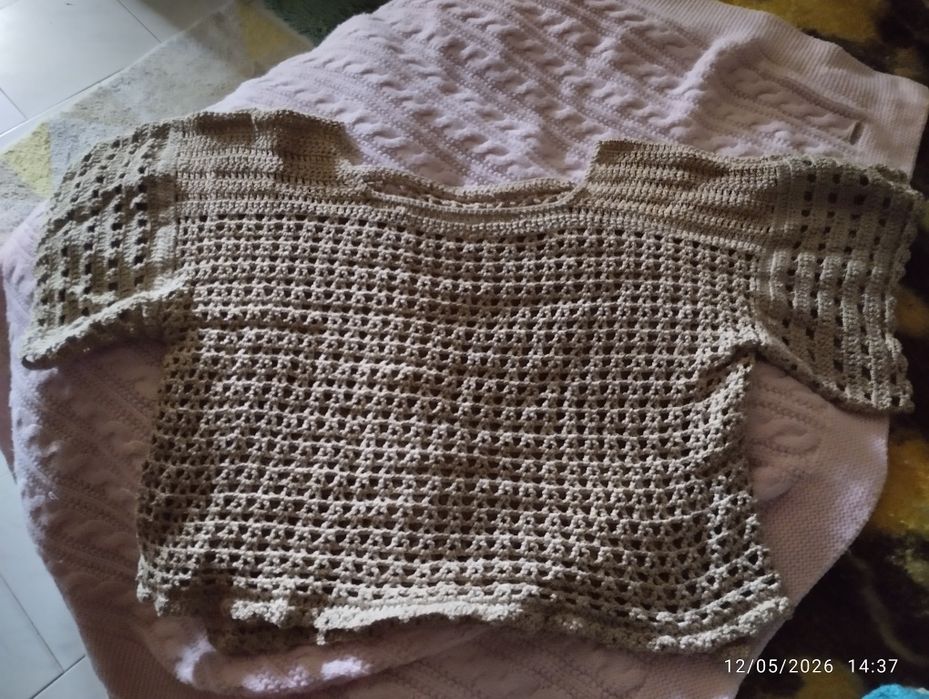 Tops em renda e feitos a mão