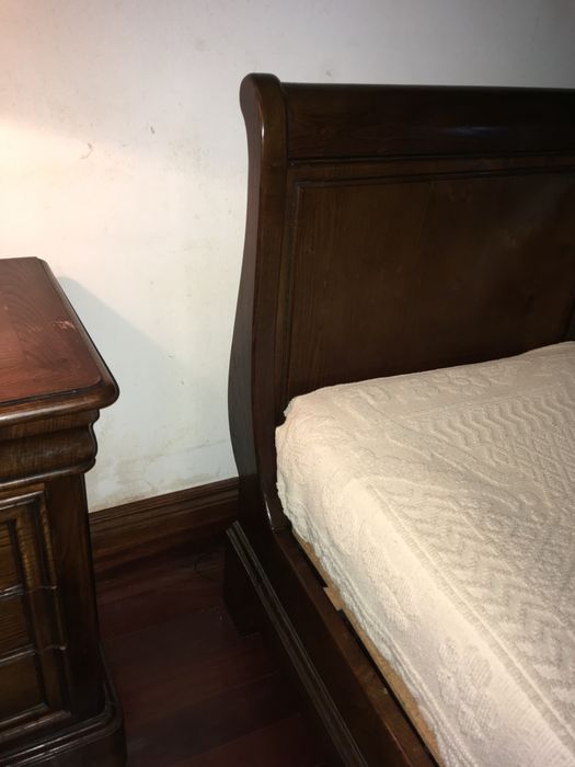 Quarto em madeira maciça