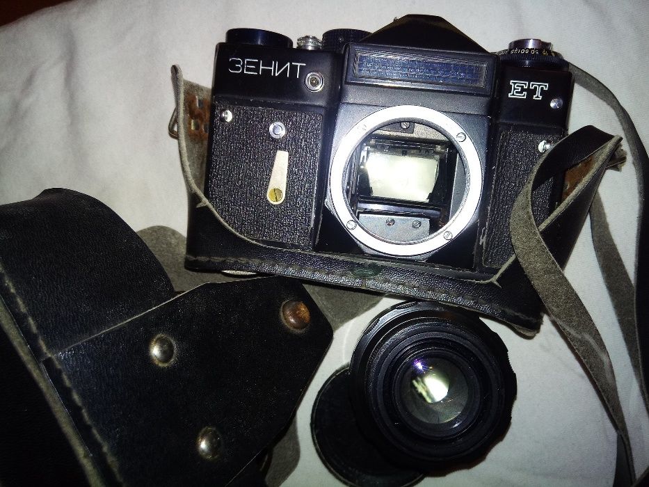 фотоаппарат зеркальный ЗЕНИТ . вспышка на ифк  чехол