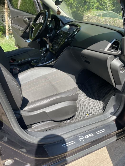 ТЕРМІНОВИЙ ПРОДАЖ Opel Astra j 2012 рік 1.3