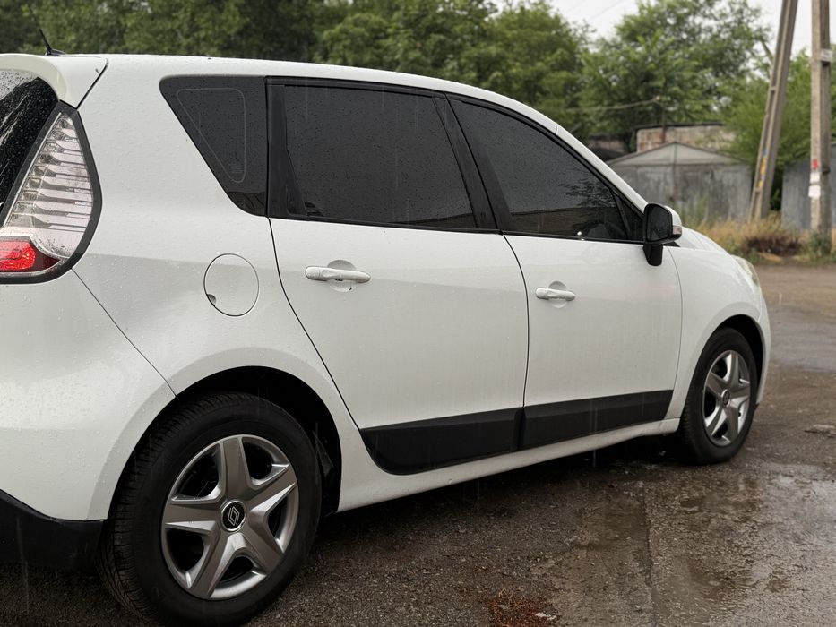 RENAULT MEGANE SCENIC  2012 р.в, рест к9к на механ-6