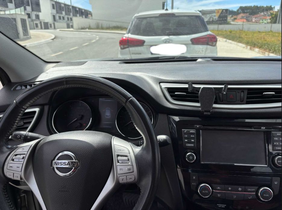Nissan Qashqai 1.5 dCi Automático – Muito Estimado – 2016