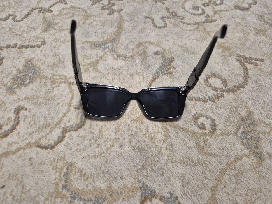 Жіночі окуляри GUESS