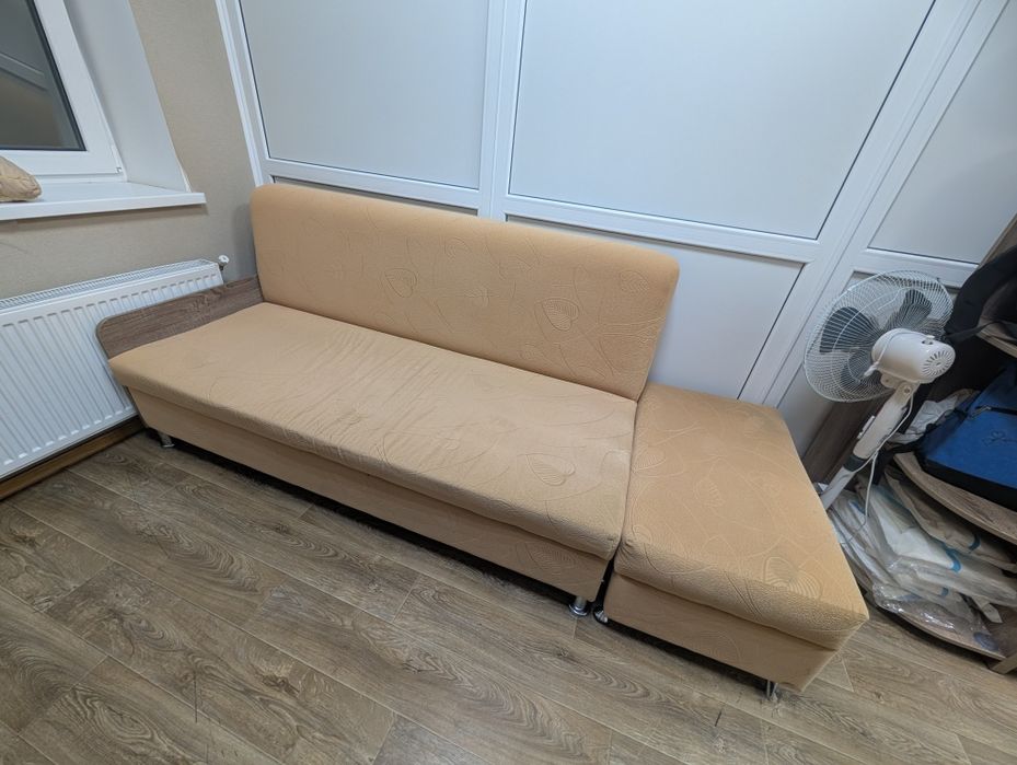 Диван не розкладний, з нішею