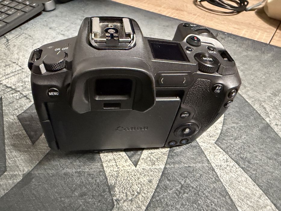 Camera Canon EOS  R