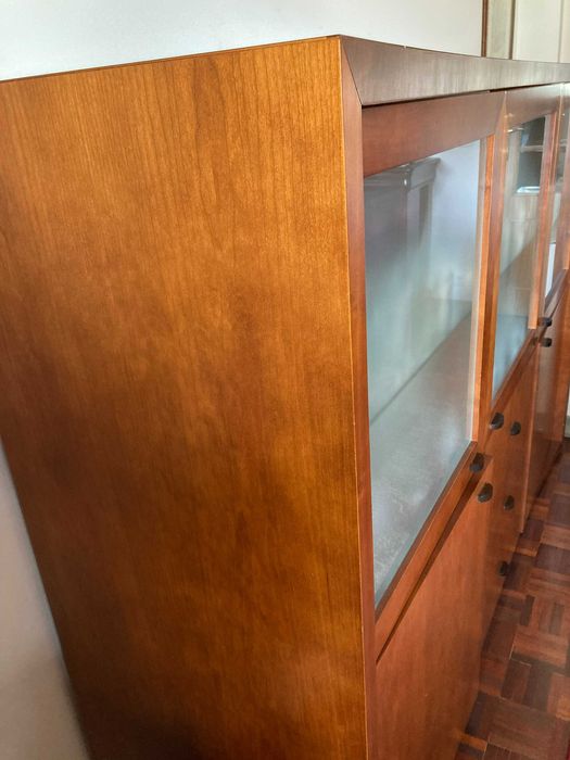 Louceiro moderno em cerejeira