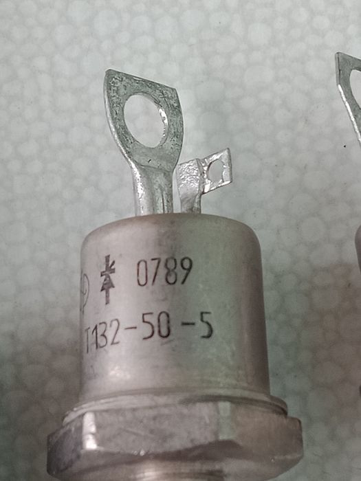Тиристоры КУ202Н,Л,Е,Т132-50-5,Т122-25-6,Т122-20-8,ДЛ122-40-10,КД2997Б