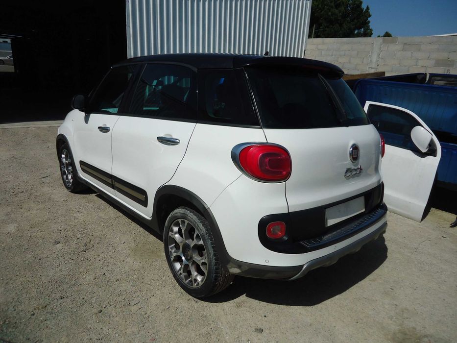 Fiat 500L 1.3 Mjet 85cv (199B4000) de 2014 só ás peças