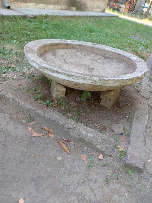 Продам чашу бетон для квітів