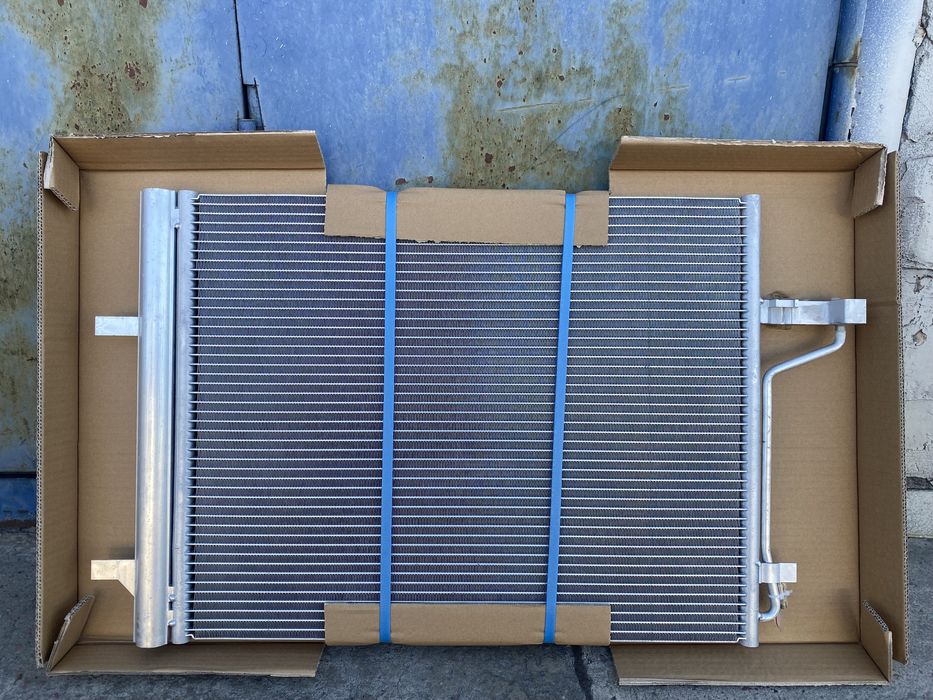 Радіатор кондиціонера Ford C-max HYBRID USA 13-17