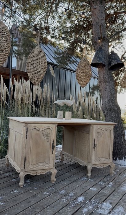 Dwustronne ludwikowskie biurko , stan surowy