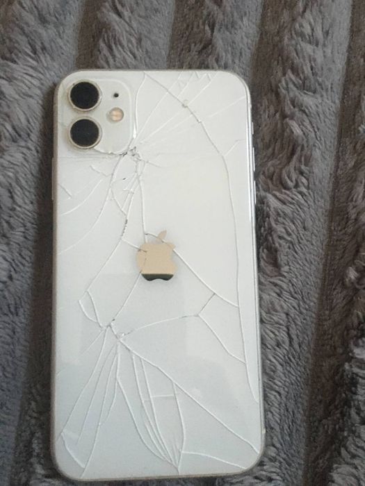 Продам айфон 11 на 128 гб  цена 7500