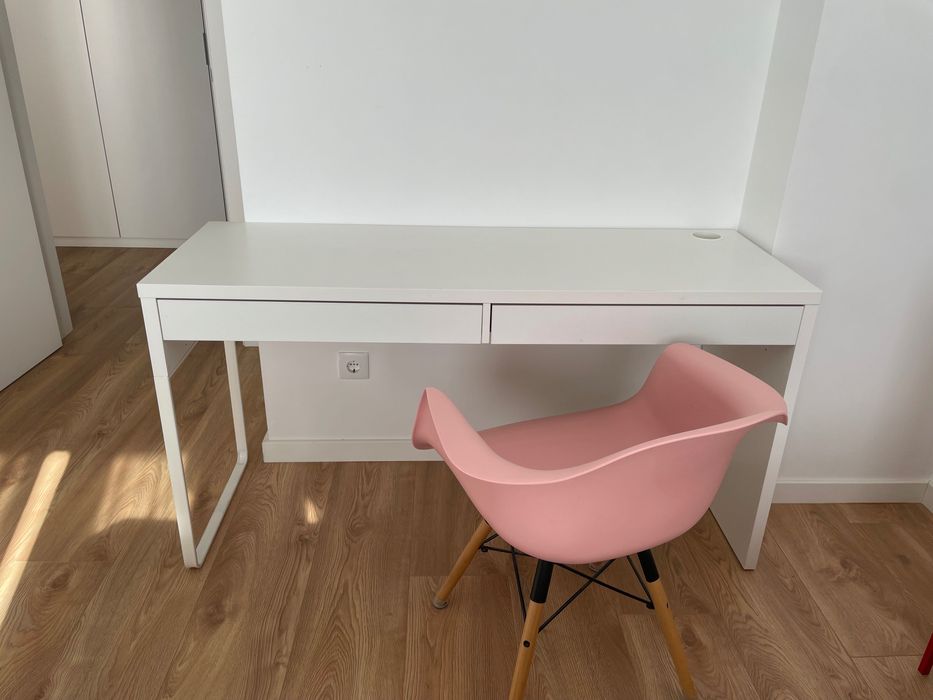 Cadeira rosa infantil/juvenil estilo Eames – ótimo estado