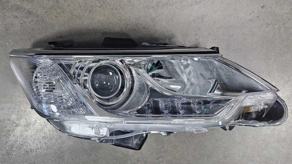 Фара левая правая Toyota Camry Тойота Камри 14-17 (XV50) EUR