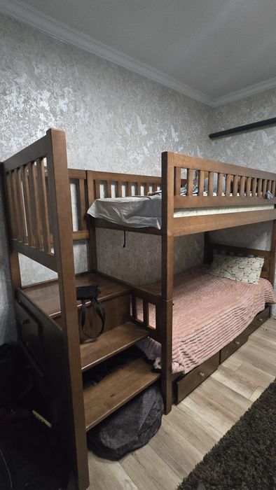 Продам двоярусне дерев'яне ліжко "Володимир"