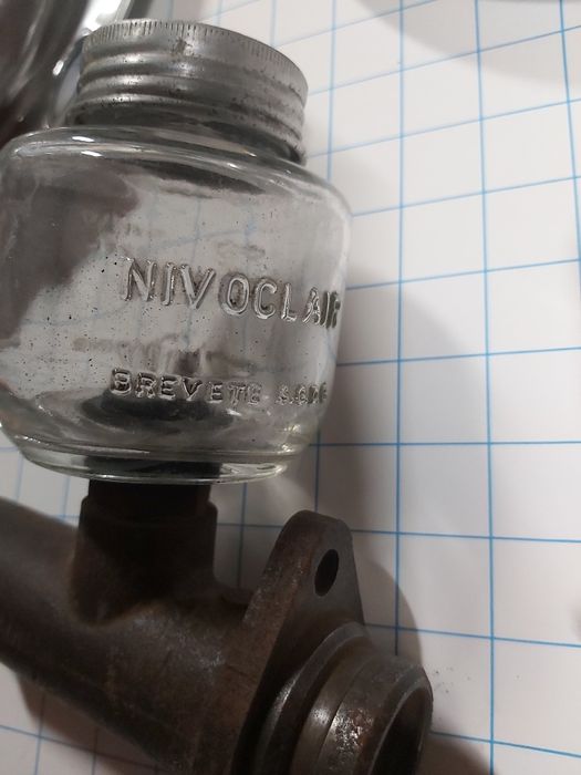 Lote peças automóvel antigo clássico - farolin, jantes, bomba óleo