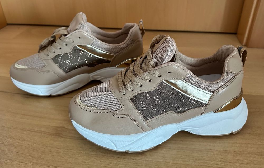 Sapatilhas Beges /Dourado Nº 39 Novas
