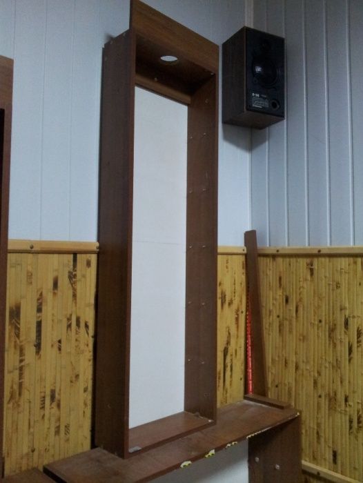 полки шкафы мебельные для торговли - выставки