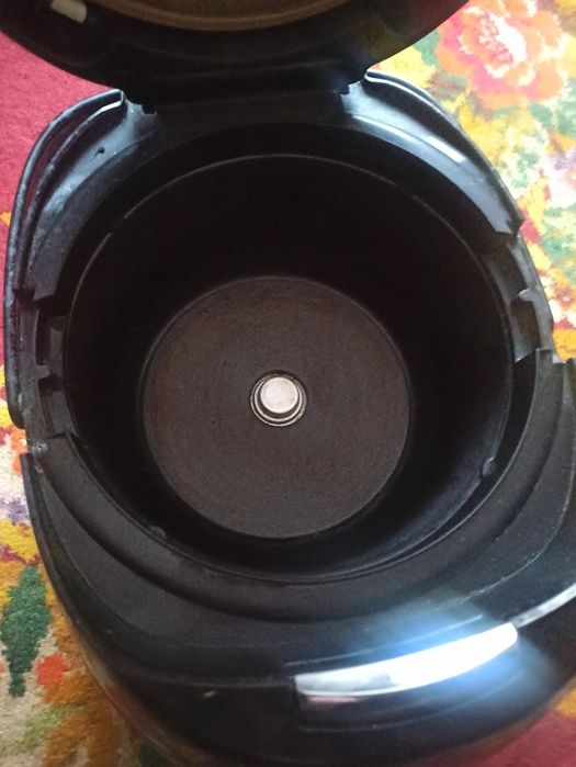 Продам мультиварку Redmond rmc m90