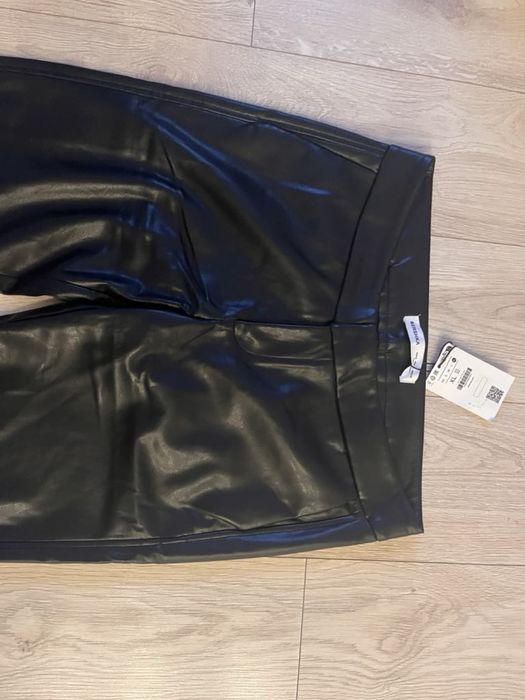NOWE- spodnie z eco skory BERSHKA roz. XL